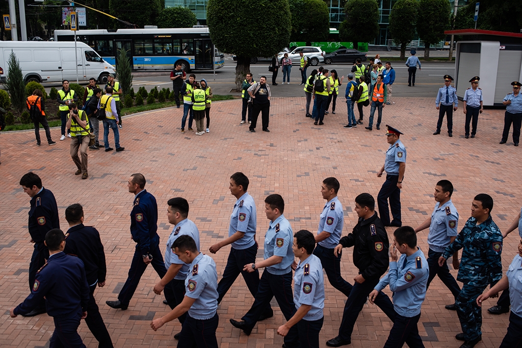 My protest brings all the boys to the yard: Police deploying during election-time rallies in June. (Photo: Danil Usmanov)