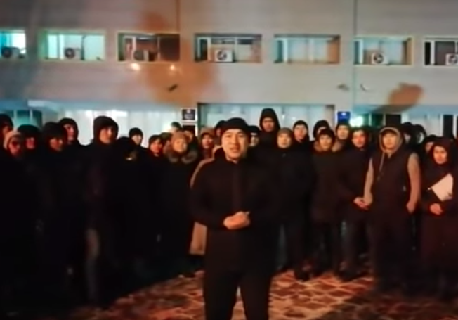 February 2019: Residents of Zhanaozen call on president Nazarbayev to find them work and pay attention to youth problems | YouTube / Turar Sahtugan