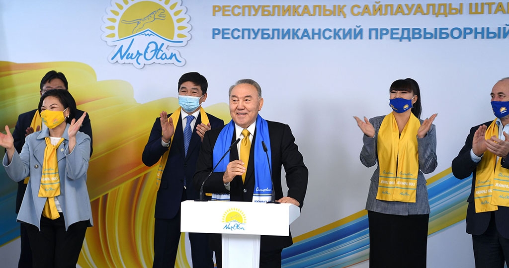 Nurturing his party: Nursultan visits Nur Otan in Nur-Sultan. (press handout)