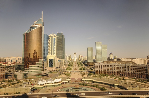 Kazakhstan, struggling with low oil price, revamps monetary policy